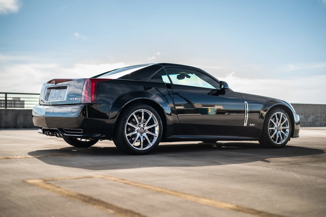 2009 Cadillac XLR-V - Image 14 of 31