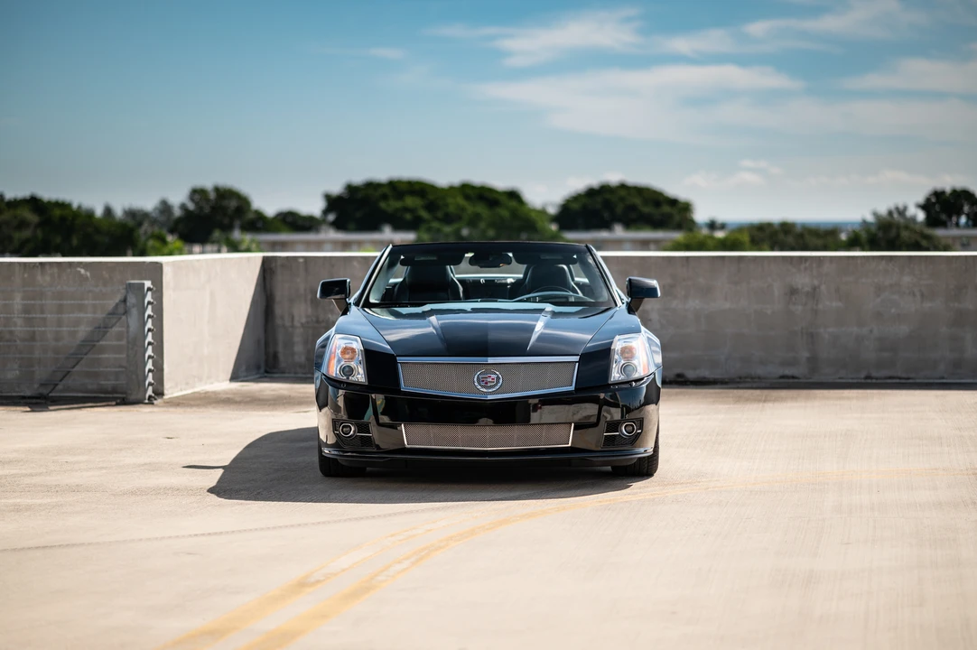 2009 Cadillac XLR-V - Image 18 of 31