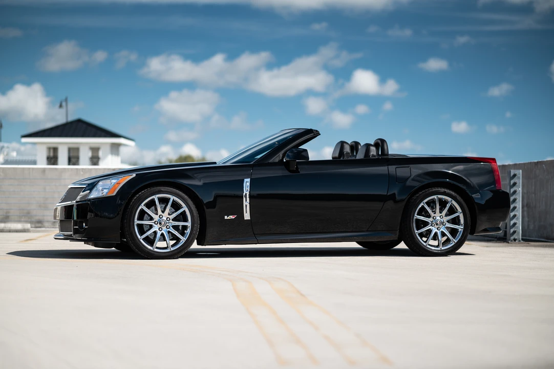 2009 Cadillac XLR-V - Image 29 of 31