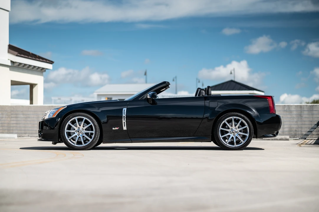 2009 Cadillac XLR-V - Image 30 of 31