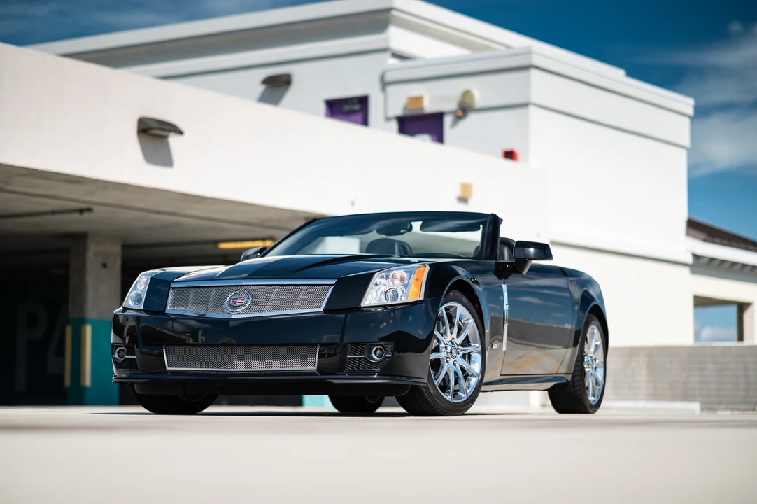 2009 Cadillac XLR-V - Image 25 of 31