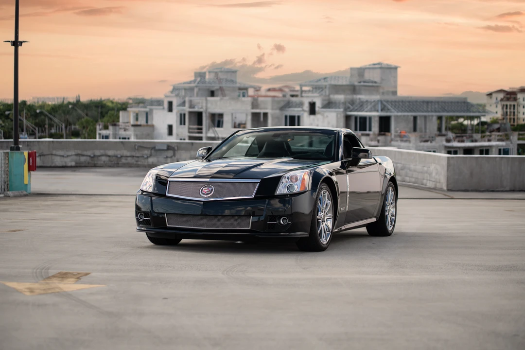 2009 Cadillac XLR-V - Image 2 of 31