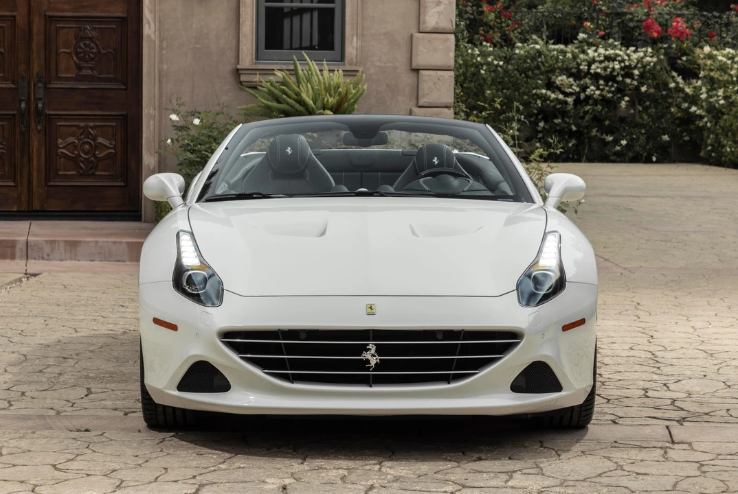 2016 Ferrari California T - Image 2 of 31