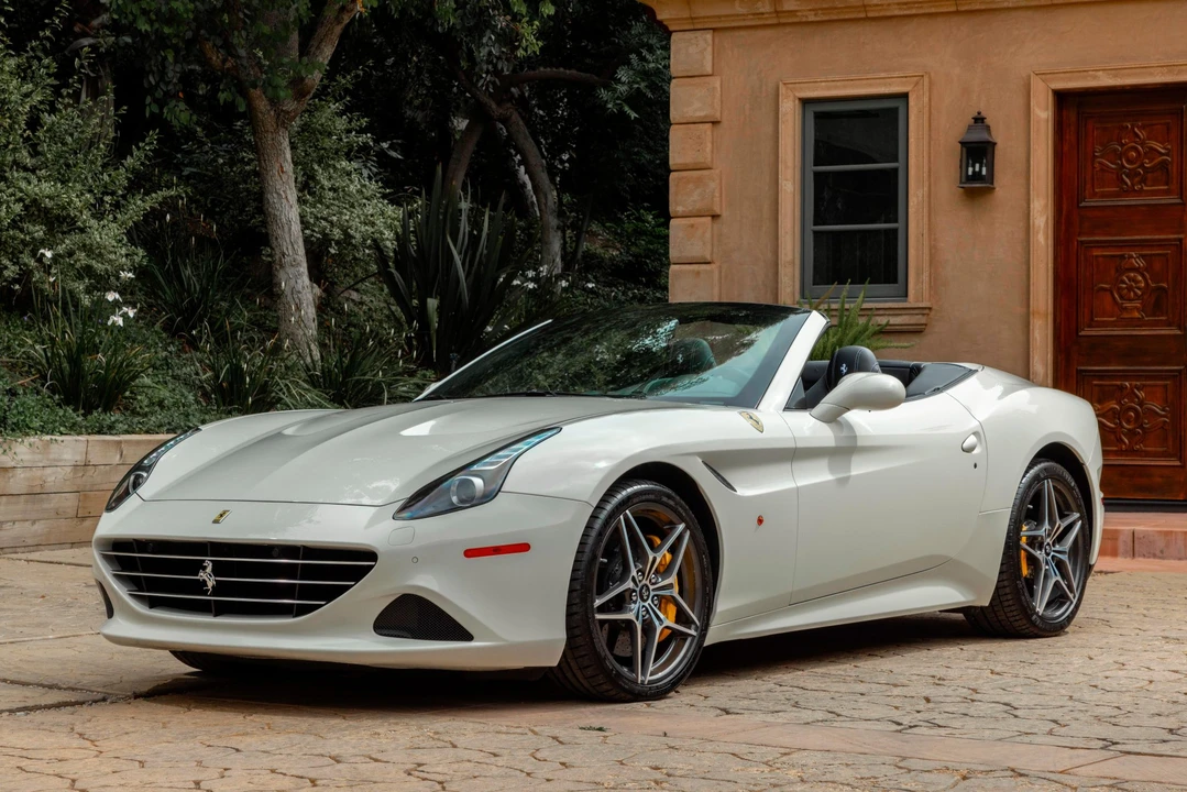 2016 Ferrari California T - Image 13 of 31