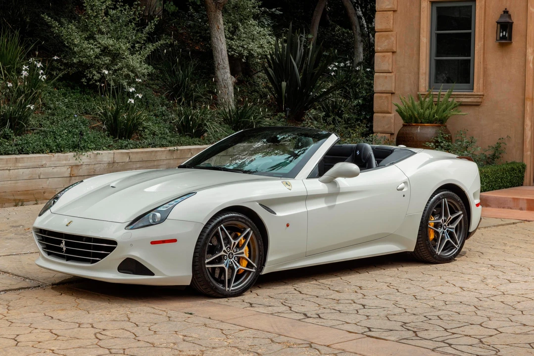 2016 Ferrari California T - Image 14 of 31