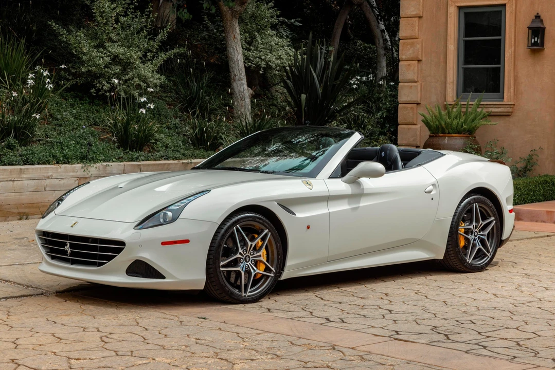 2016 Ferrari California T - Image 15 of 31