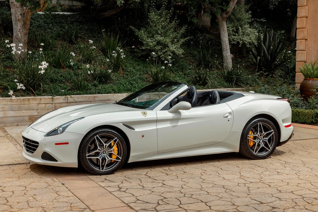 2016 Ferrari California T - Image 17 of 31
