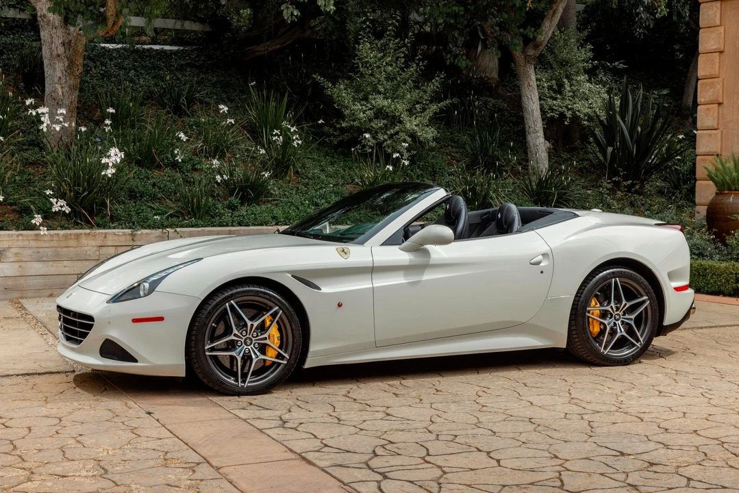 2016 Ferrari California T - Image 18 of 31