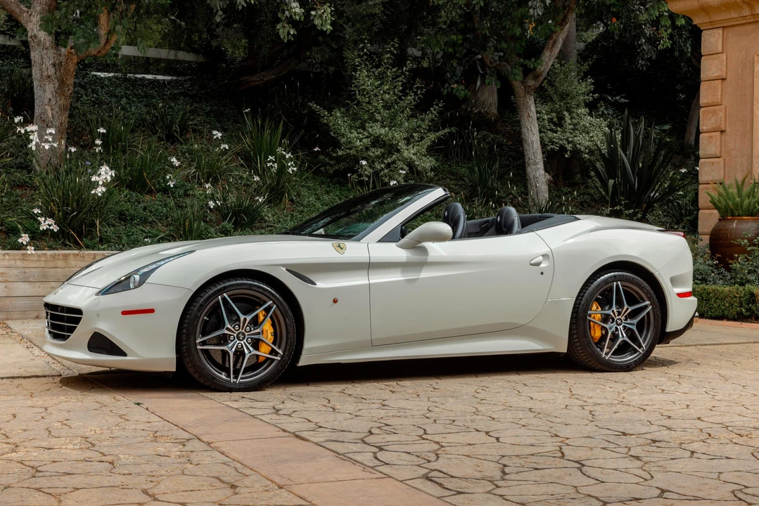 2016 Ferrari California T - Image 19 of 31