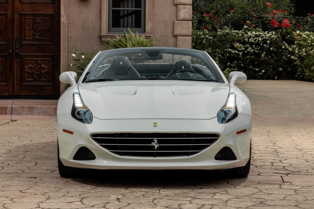 2016 Ferrari California T - Image 3 of 31