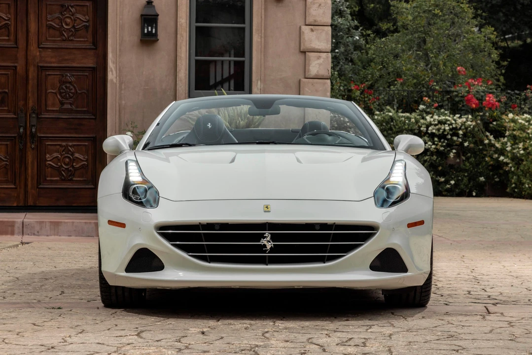 2016 Ferrari California T - Image 4 of 31