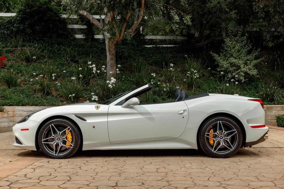 2016 Ferrari California T - Image 22 of 31