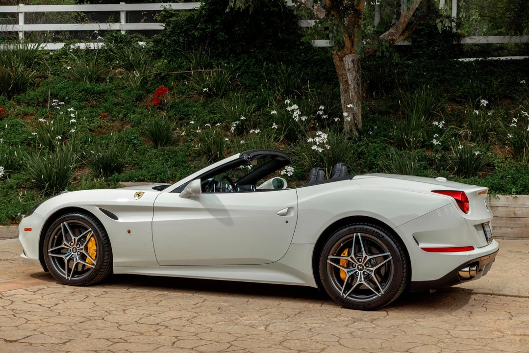 2016 Ferrari California T - Image 24 of 31