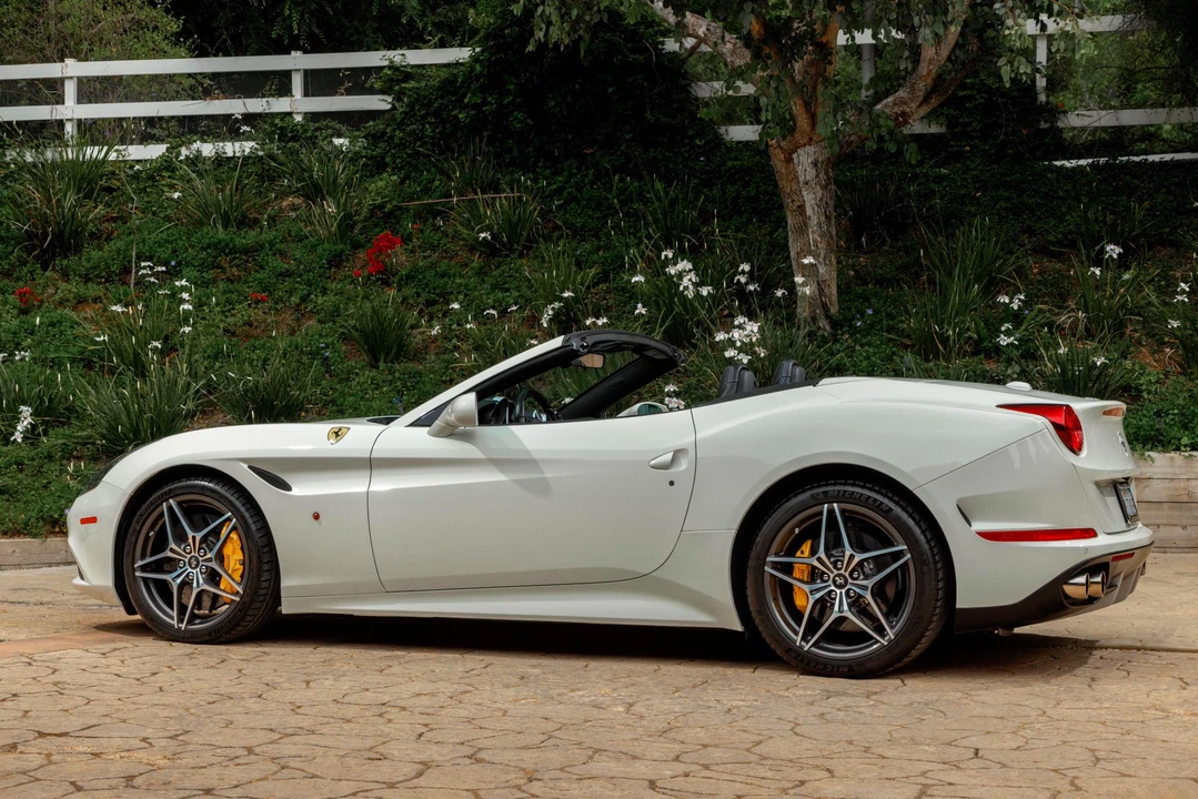 2016 Ferrari California T - Image 25 of 31