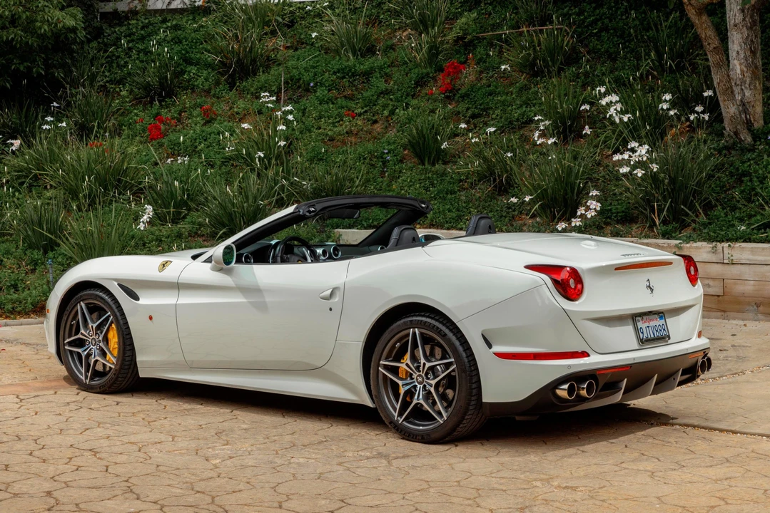 2016 Ferrari California T - Image 26 of 31