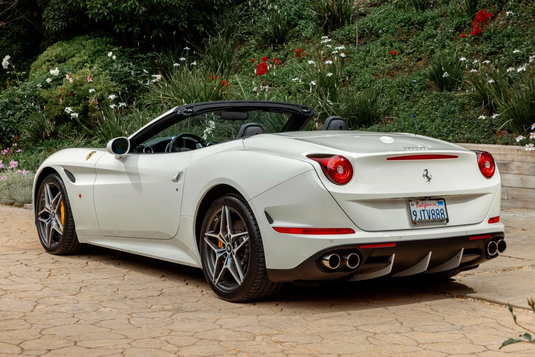 2016 Ferrari California T - Image 30 of 31