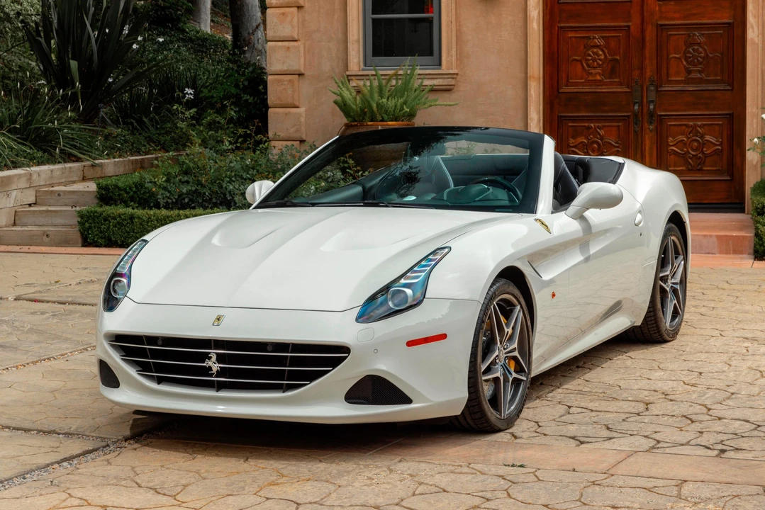2016 Ferrari California T - Image 5 of 31
