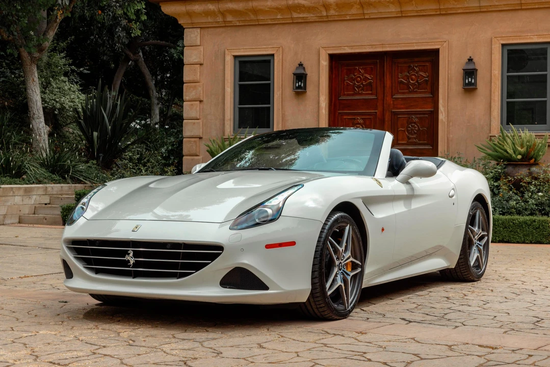 2016 Ferrari California T - Image 10 of 31
