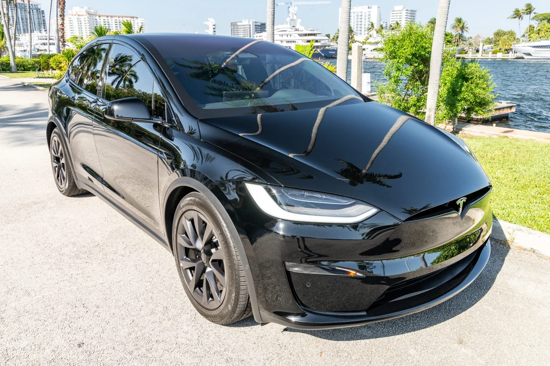 2023 Tesla Model X - Image 12 of 31