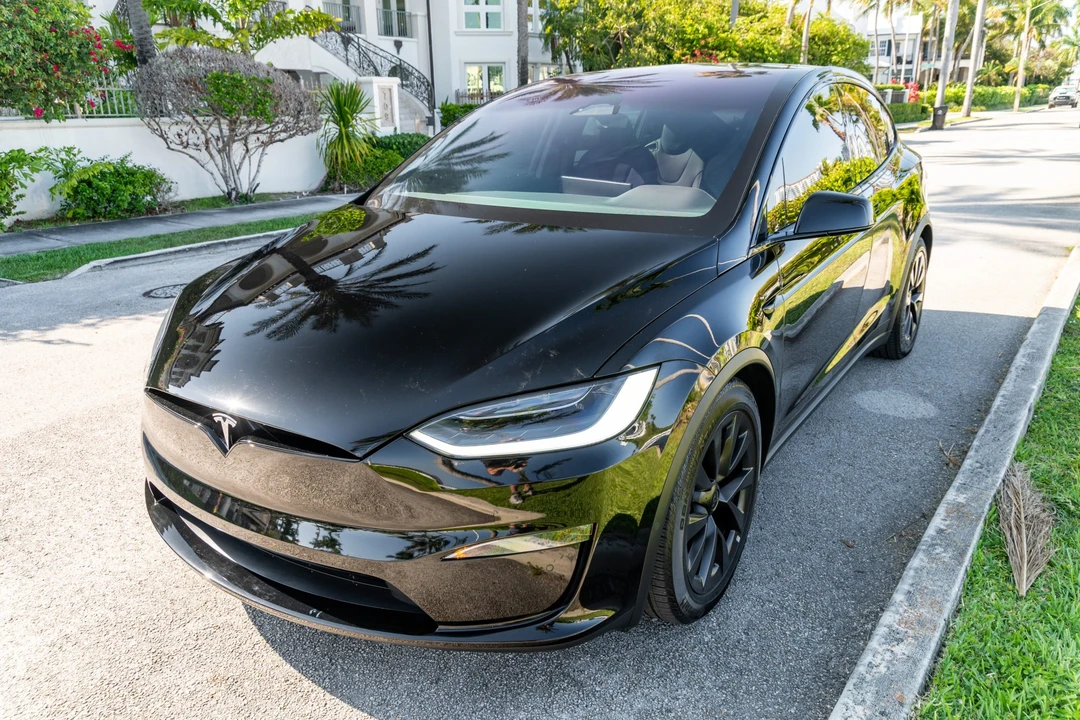 2023 Tesla Model X - Image 2 of 31