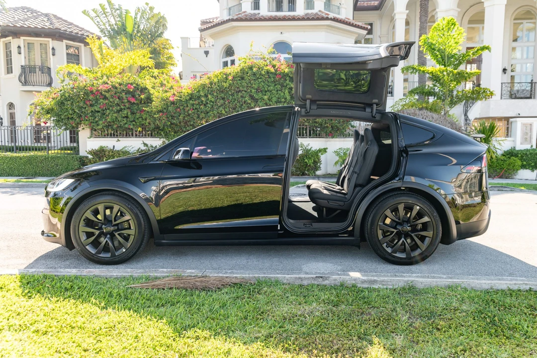 2023 Tesla Model X - Image 16 of 31