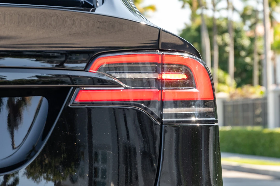 2023 Tesla Model X - Image 28 of 31
