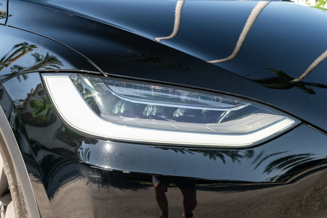 2023 Tesla Model X - Image 24 of 31