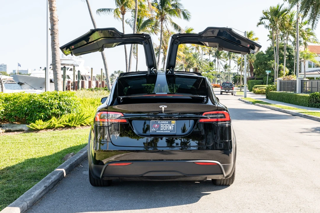2023 Tesla Model X - Image 18 of 31