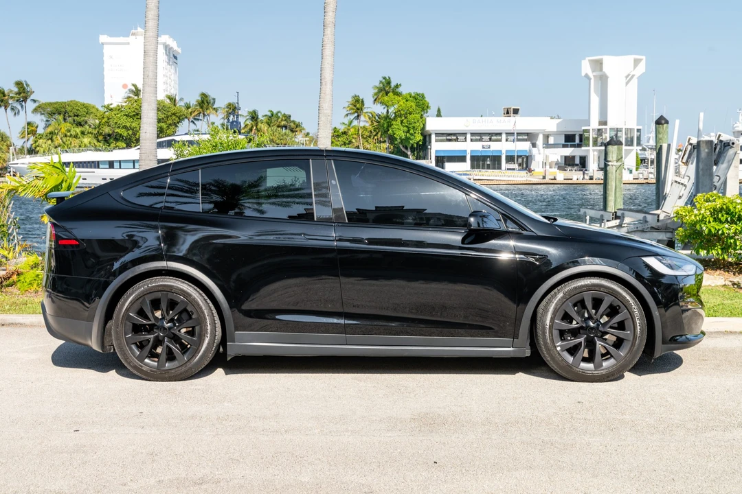 2023 Tesla Model X - Image 10 of 31