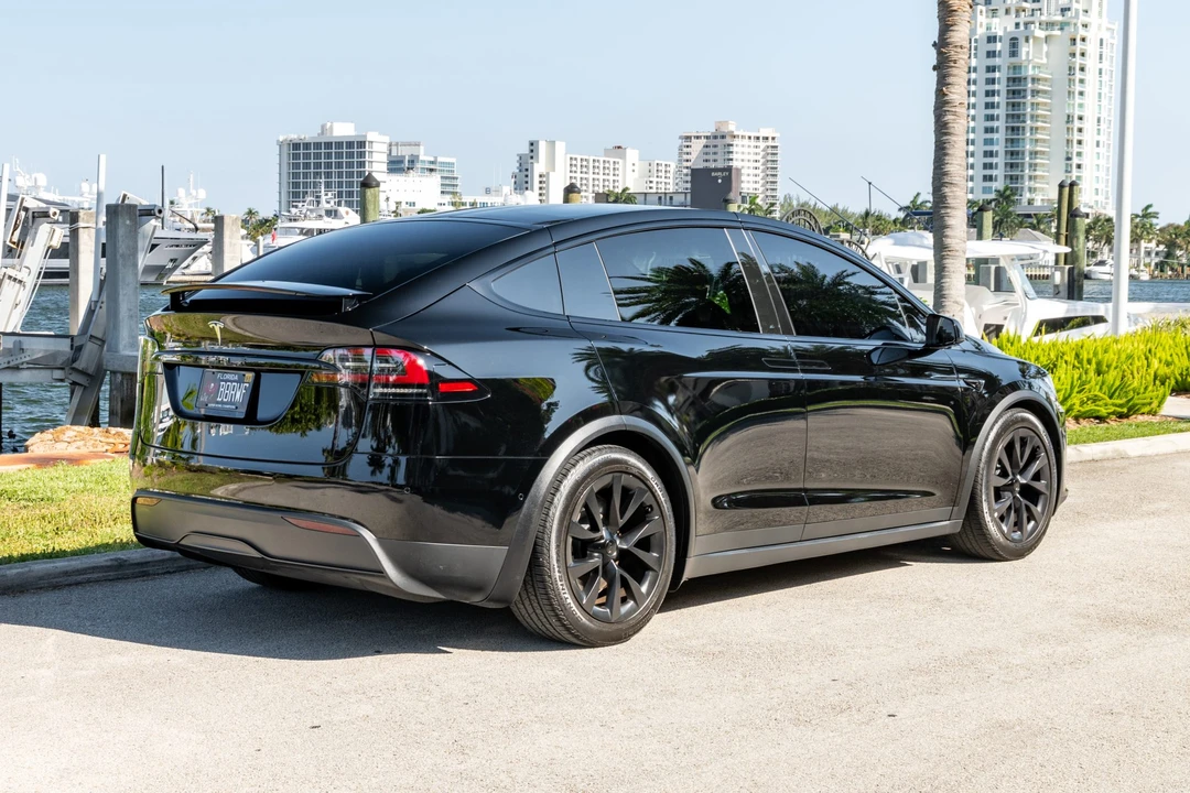 2023 Tesla Model X - Image 9 of 31