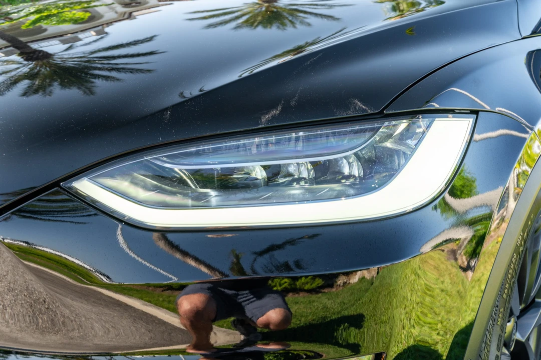 2023 Tesla Model X - Image 25 of 31