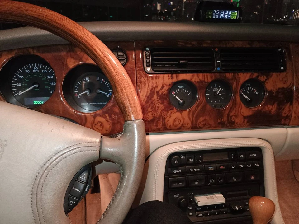 1997 Jaguar X100 XK8 - Image 9 of 17