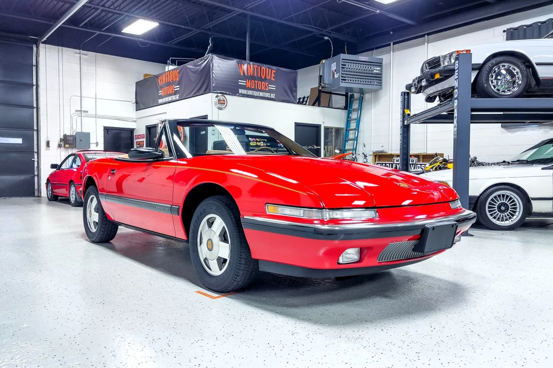 1990 Buick Reatta - Image 8 of 31