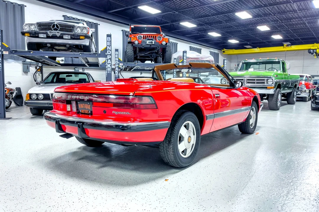 1990 Buick Reatta - Image 14 of 31