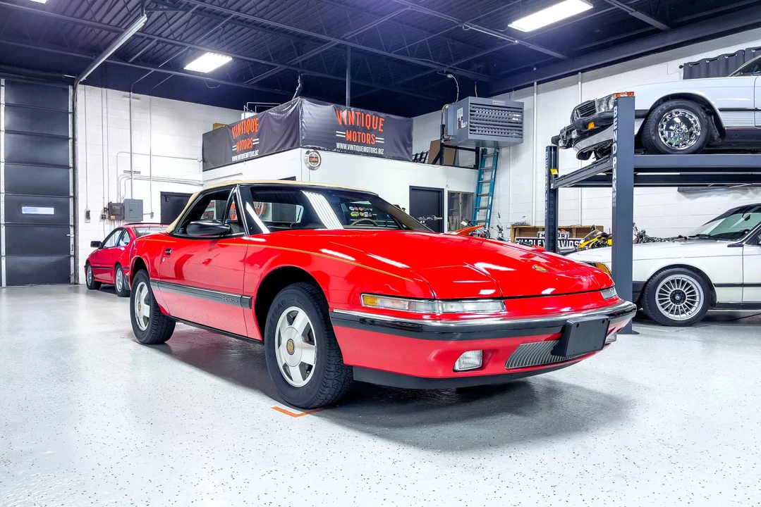 1990 Buick Reatta - Image 22 of 31