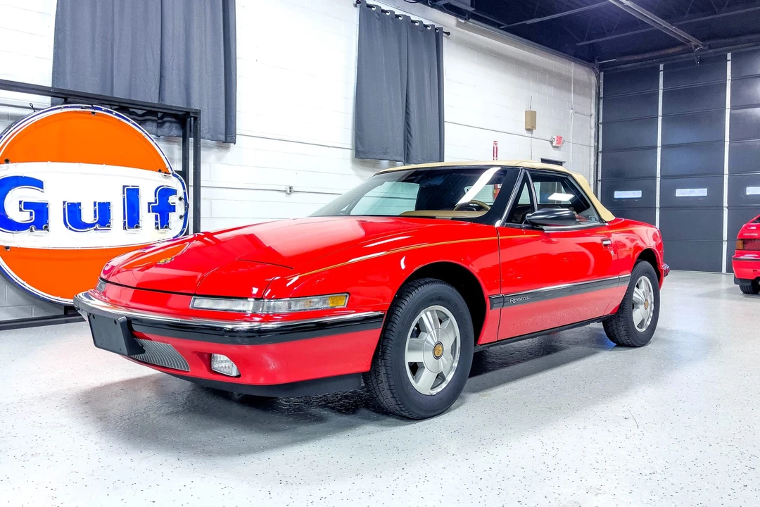 1990 Buick Reatta - Image 24 of 31