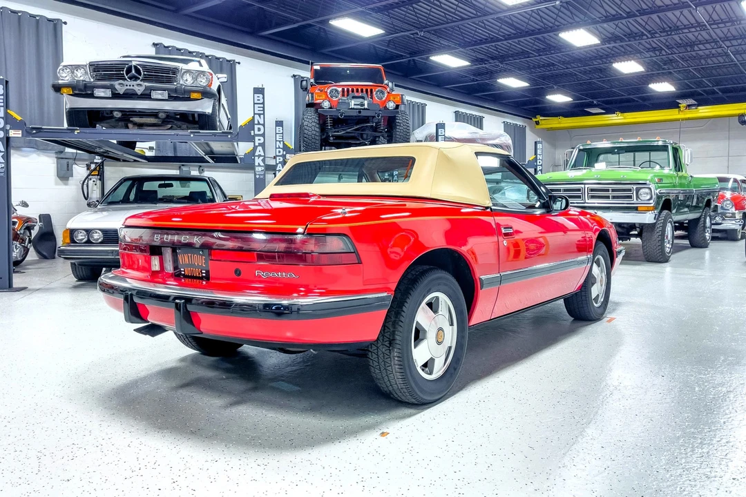 1990 Buick Reatta - Image 27 of 31