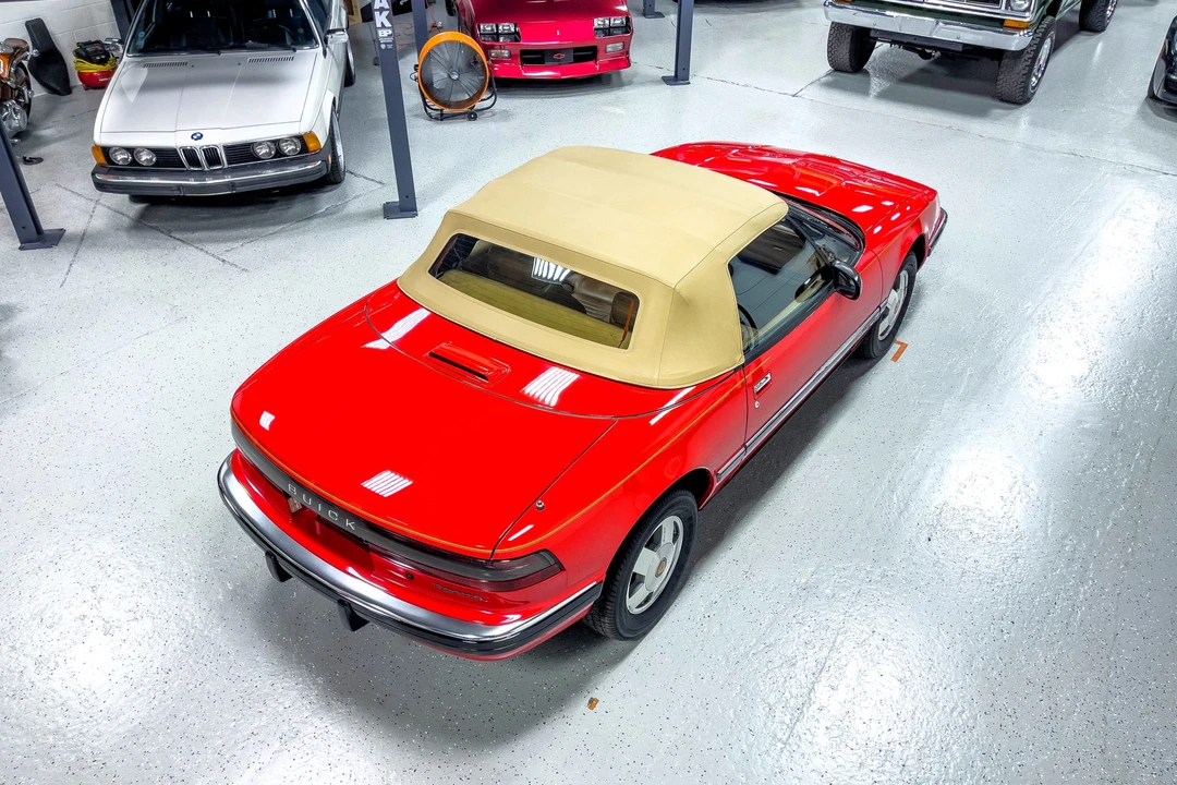 1990 Buick Reatta - Image 21 of 31