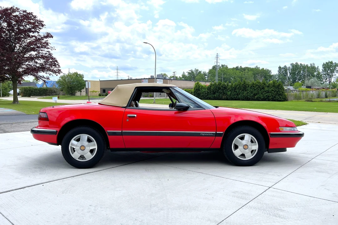 1990 Buick Reatta - Image 29 of 31