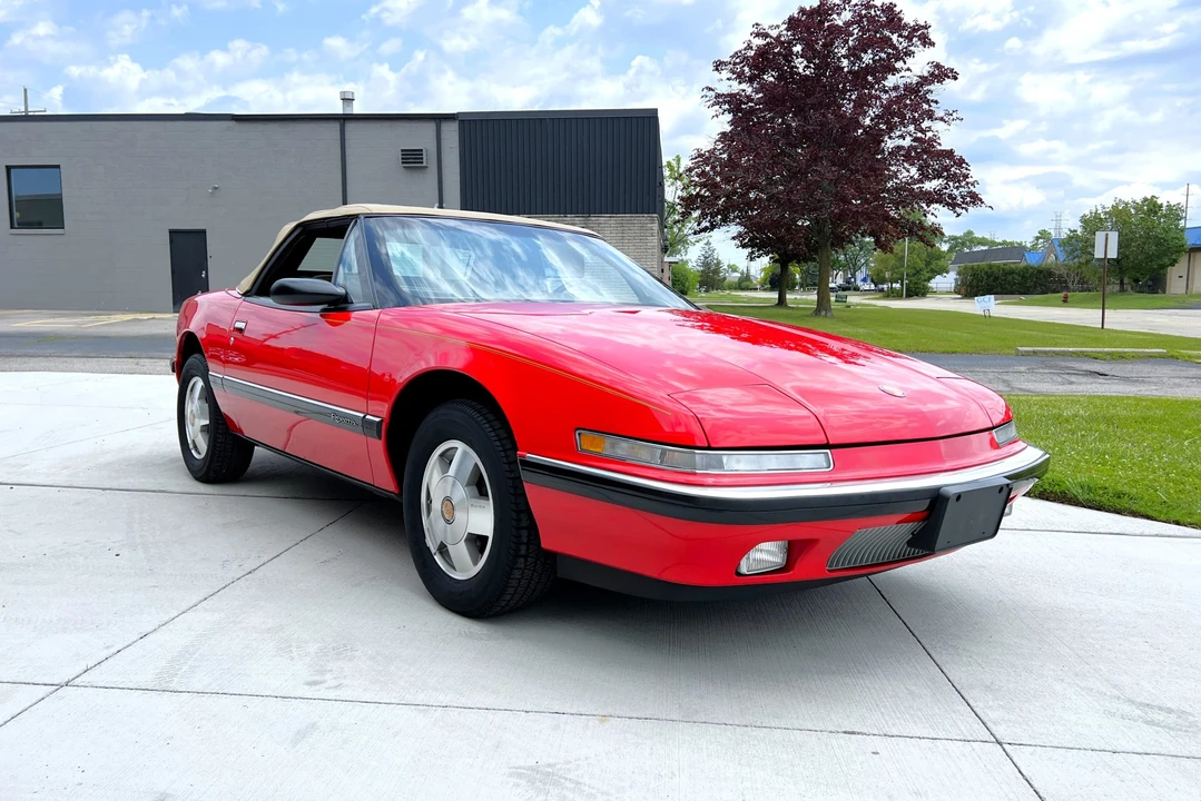 1990 Buick Reatta - Image 30 of 31