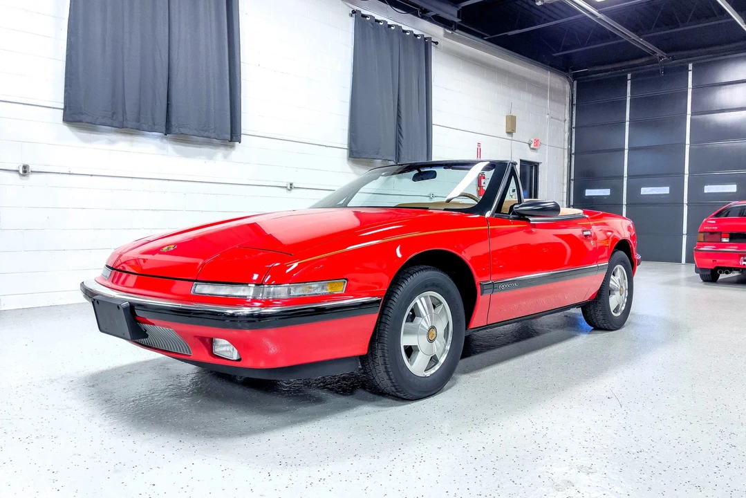 1990 Buick Reatta - Image 10 of 31