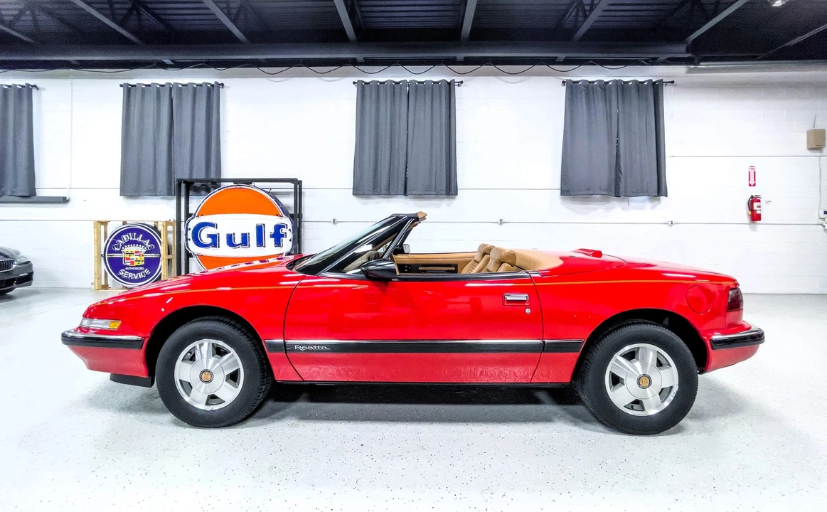 1990 Buick Reatta - Image 11 of 31