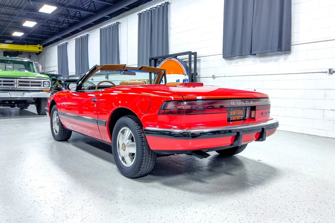 1990 Buick Reatta - Image 12 of 31