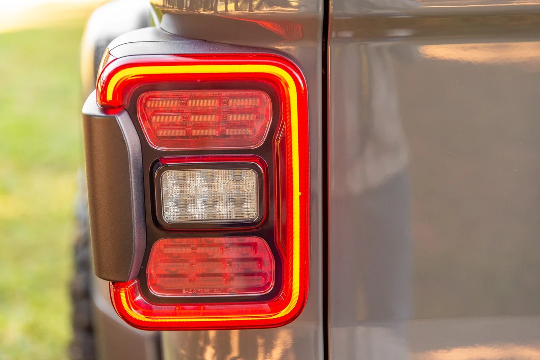 2020 Jeep JT Gladiator - Image 24 of 31