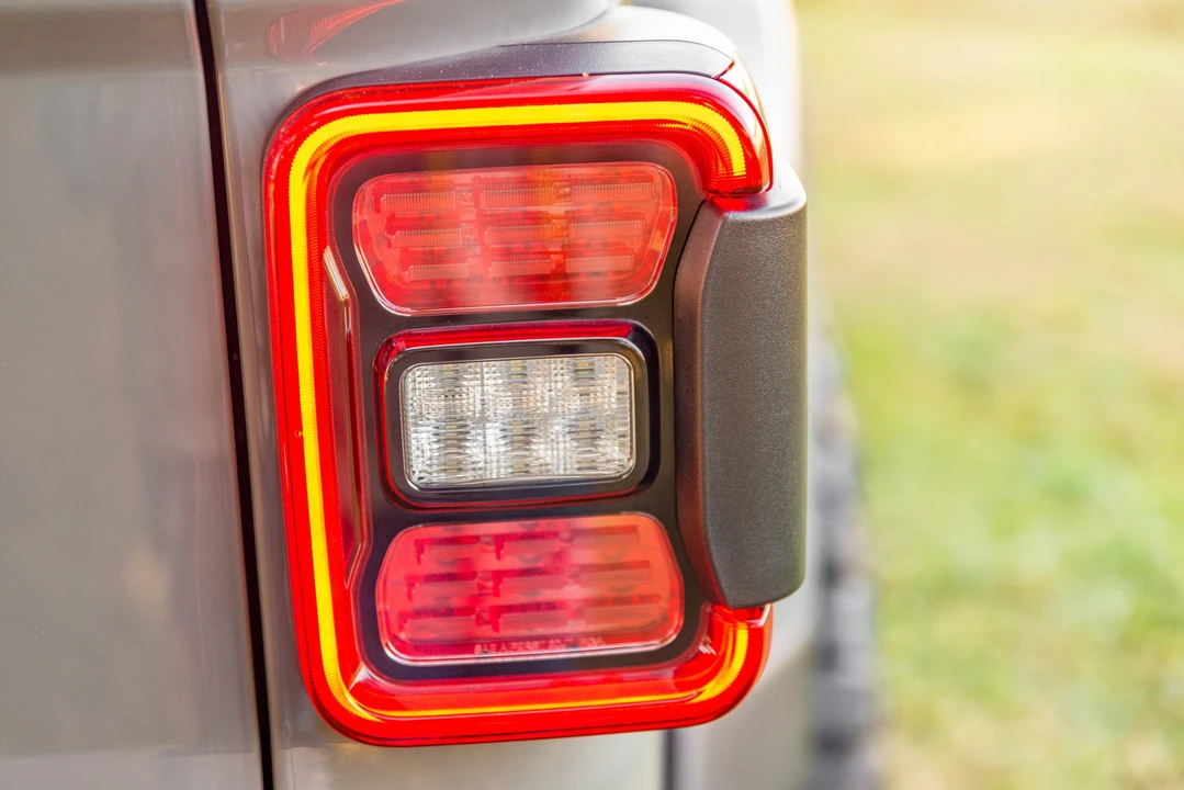 2020 Jeep JT Gladiator - Image 23 of 31