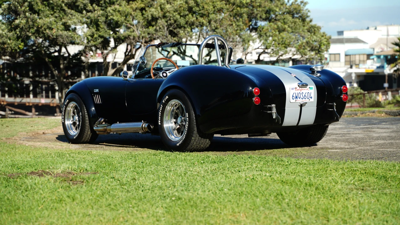 Shelby Cobra Replica - Image 12 of 31
