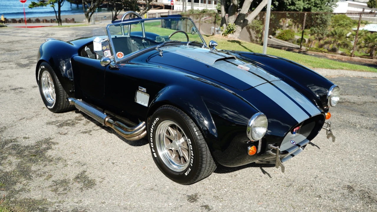 Shelby Cobra Replica - Image 27 of 31