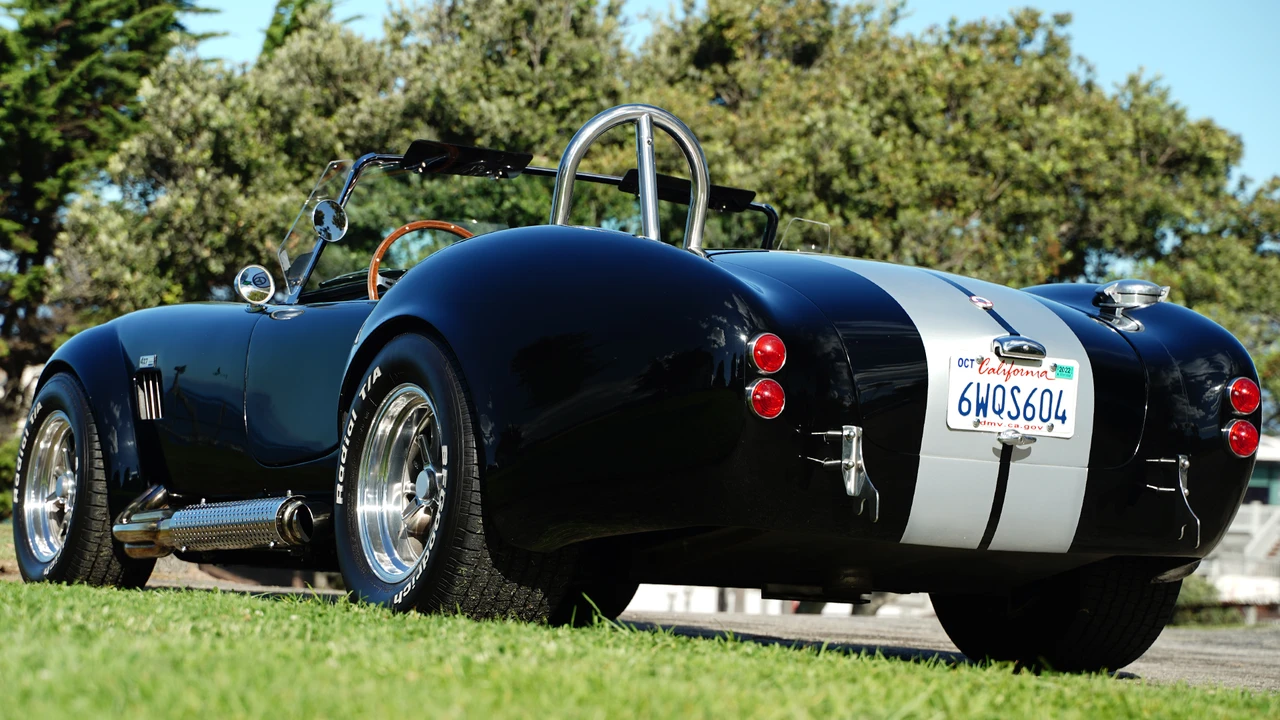 Shelby Cobra Replica - Image 14 of 31