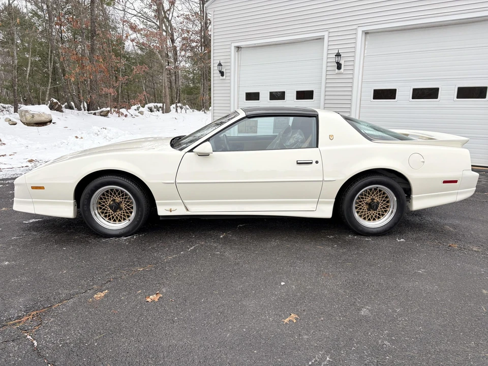 1989 Pontiac Firebird Trans Am 3rd Gen - Image 10 of 31