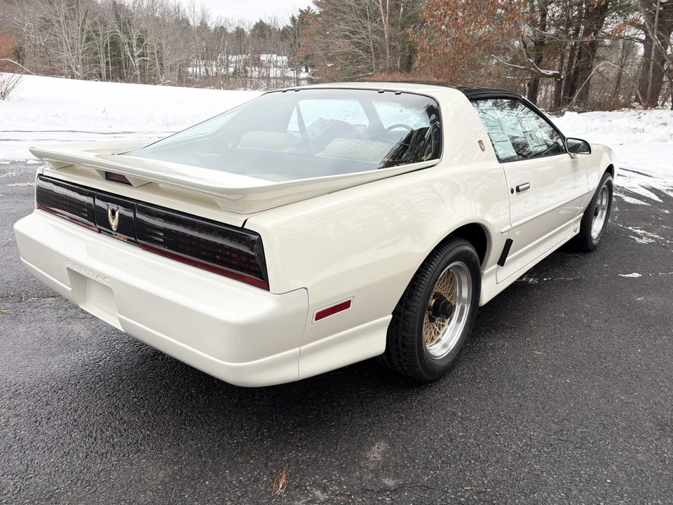 1989 Pontiac Firebird Trans Am 3rd Gen - Image 17 of 31